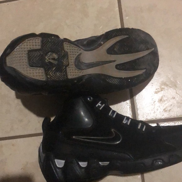 90’s Rodman Nike Shoes (laceless) - Picture 5 of 5